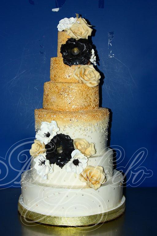 Белый свадебный торт 15053015