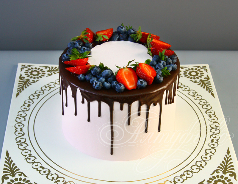 Торт с ягодами и фруктами 14046718