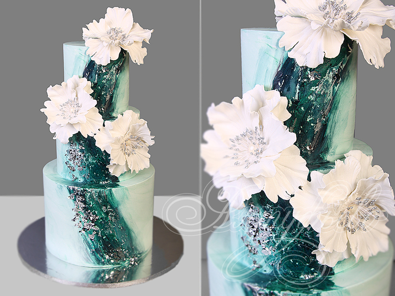 Голубой свадебный торт трехъярусный с мастикой