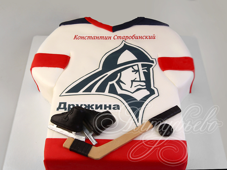 Торт Хоккей с клюшкой, шайбой и коньками