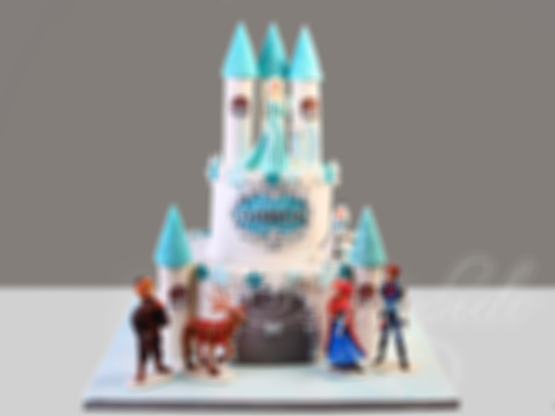 Детский торт на день рождения на 9 лет для девочек Замок Эренделла с мастикой и фигурками