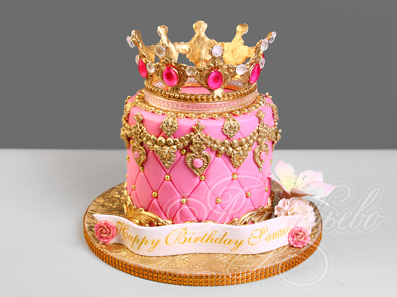 Торт с золотым декором для принцессы
