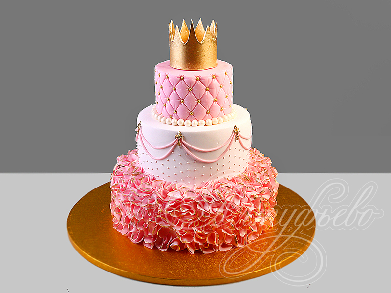 Торт на 4 года с Золотой короной на день рождения трехъярусный с мастикой