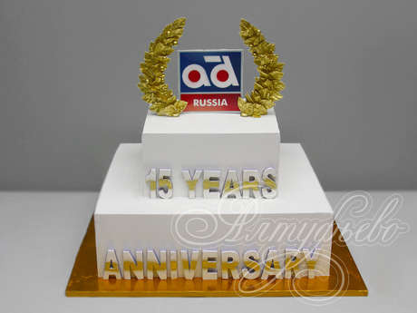 Квадратный торт с логотипом на корпоратив