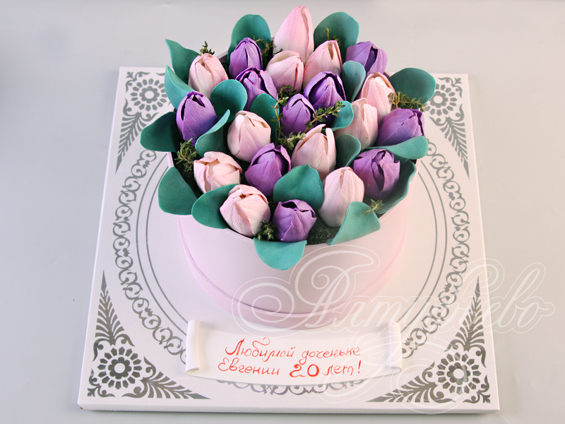 Торт "Коробочка с тюльпанами" для девушки