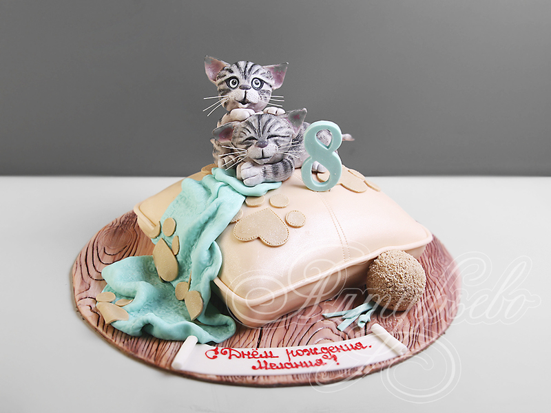 Торт "Подушка с котятами" на 8 лет