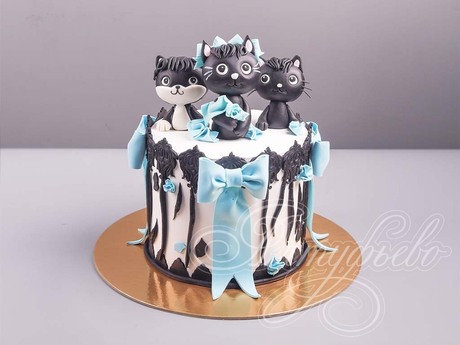 Торт с черными котиками