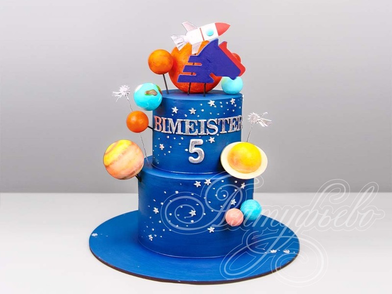 Корпоративный торт с ракетой и планетами
