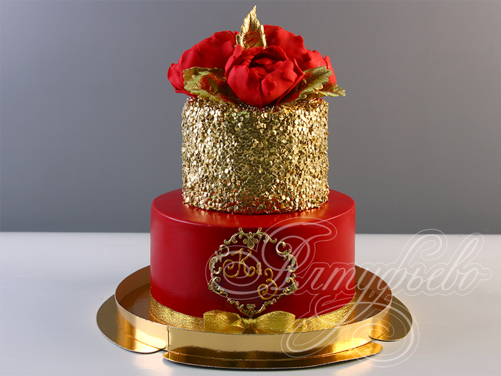 Торт красно золотой. Торт красный с золотом декор. Торт красно золотой для девочки. Торт бело красный с золотом.