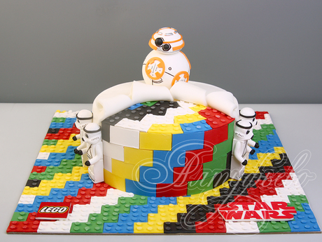 Торт Лего с дроидом bb-8 и штурмовиками