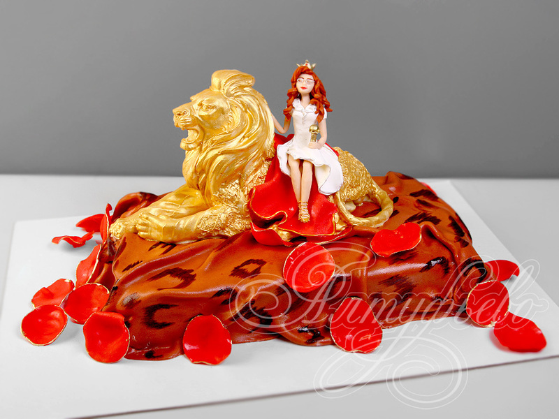 Торт "Девушка на золотом льве"