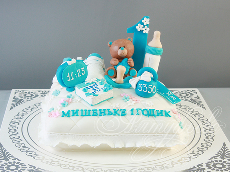 Торт Подушка с метриками и пинетками