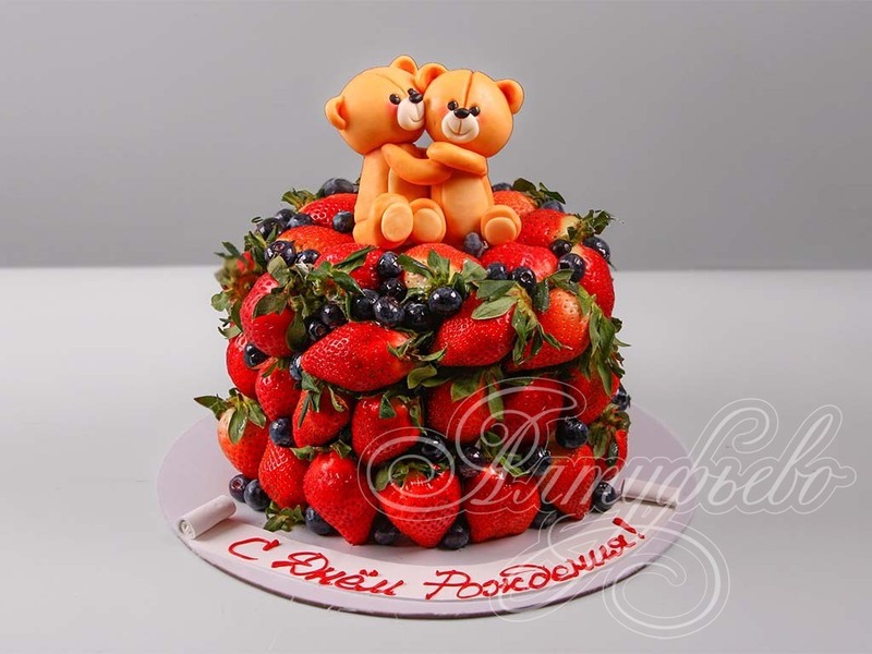 Ягодный торт с обнимающимися мишками 11039623 стоимостью 9 100 рублей - торты на заказ ПРЕМИУМ-класса от КП «Алтуфьево»