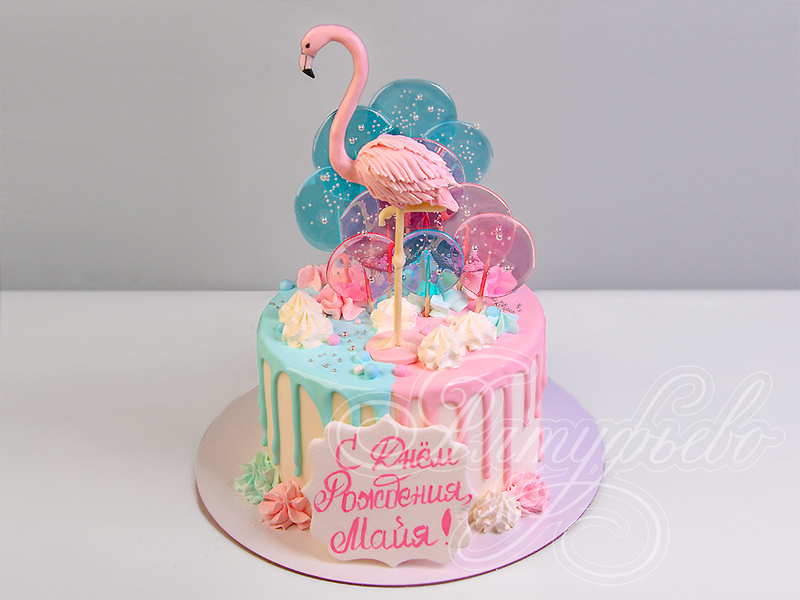 Двойной торт с леденцами и фигуркой Фламинго на день рождения девочки Майи
