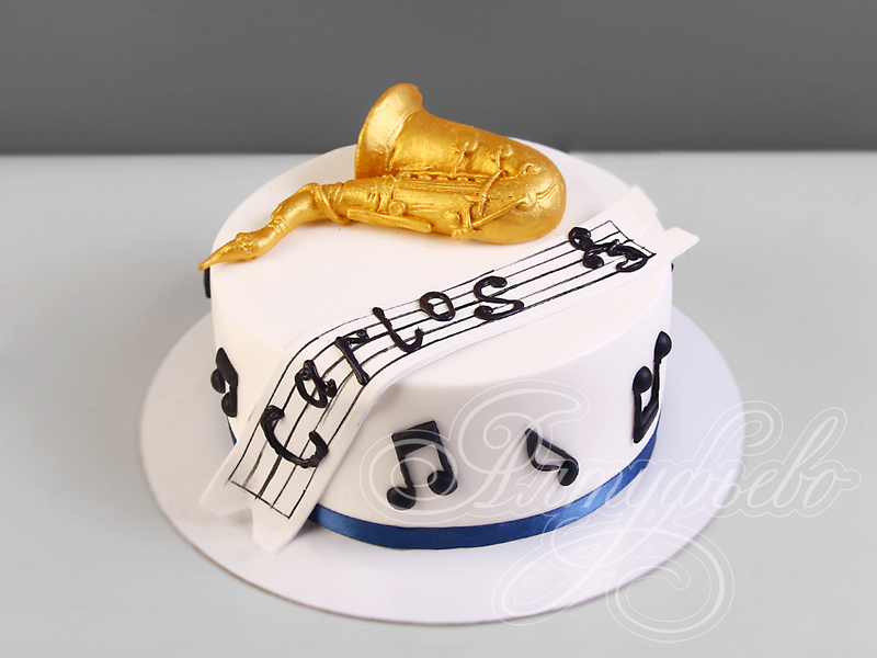 Музыкальный торт с саксофоном