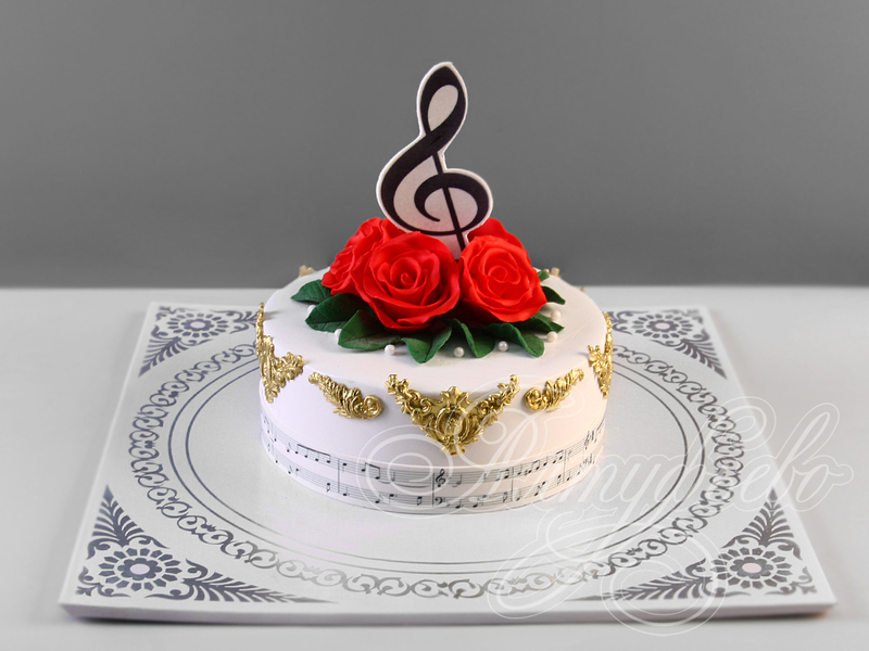 Торт с нотами и розами