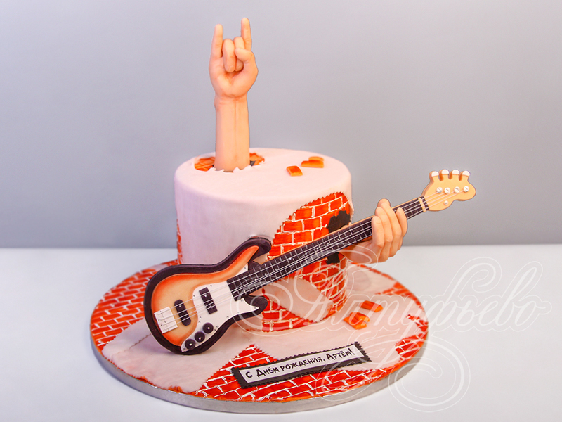 Торт на день рождения мужчине с бас-гитарой одноярусный