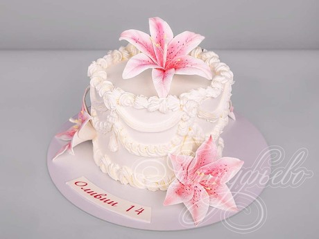 Торт с розовыми лилиями на 14 лет