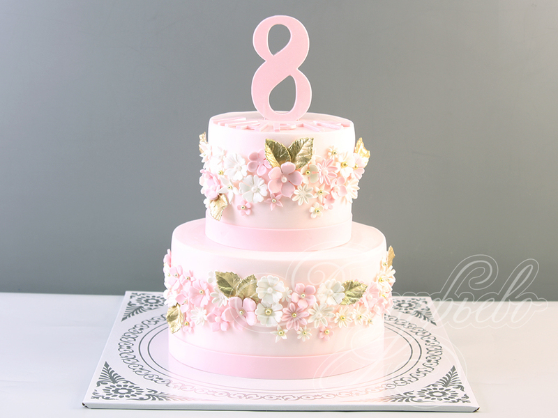 Торт с нежными цветочками для женщин