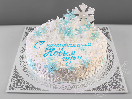 Зимний торт со снежинками