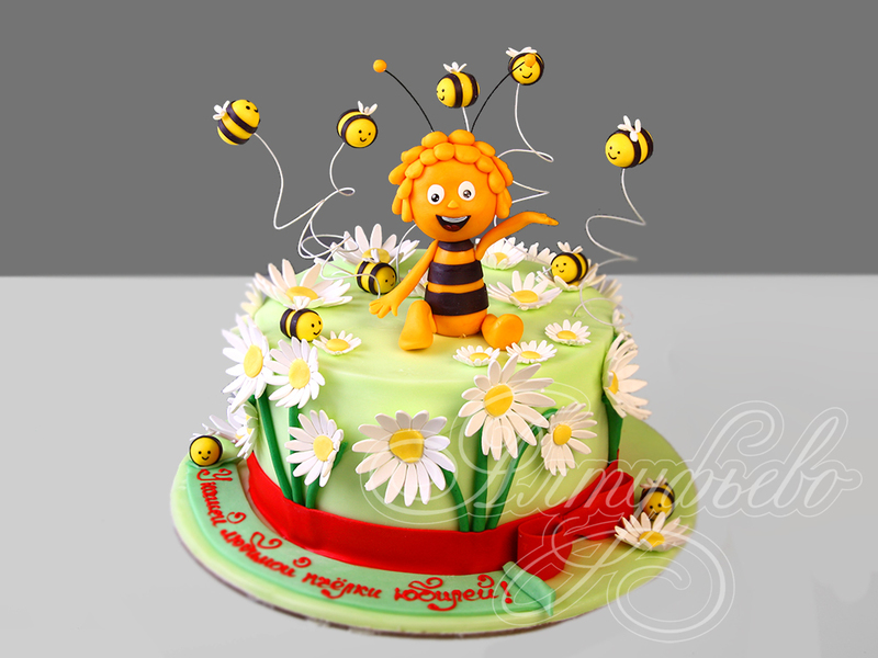 Торт на 5 летний юбилей девочкам Пчелка Майя с фигурками