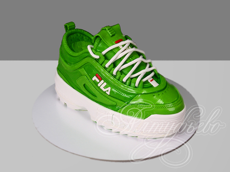 Торт в виде кроссовка Fila