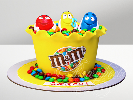 Торт "Чашка с m&m's" на 5 лет