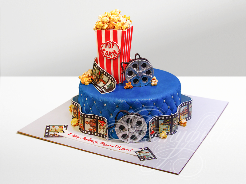 Торт "Кино" с попкорном и кинолентой