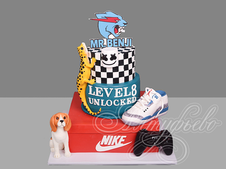 Торт с кроссовком Nike и PS5