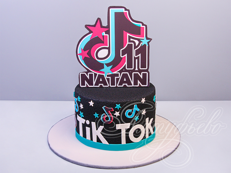 Торт TikTok в день рождения на 11 лет без мастики