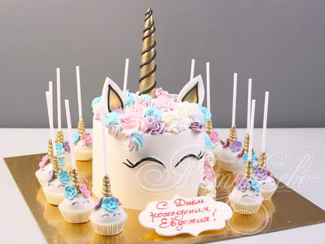 Торт с капкейками Единороги