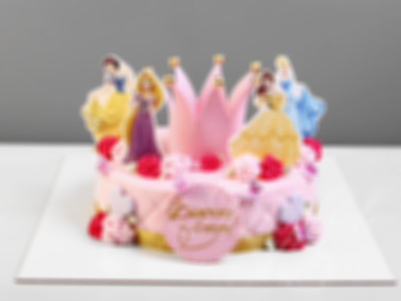 Торт с короной и принцессами