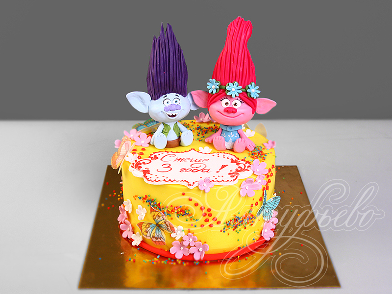 Торт Тролли на день рождения на 3 года девочкам с Цветаном и Розочкой одноярусный с мастикой
