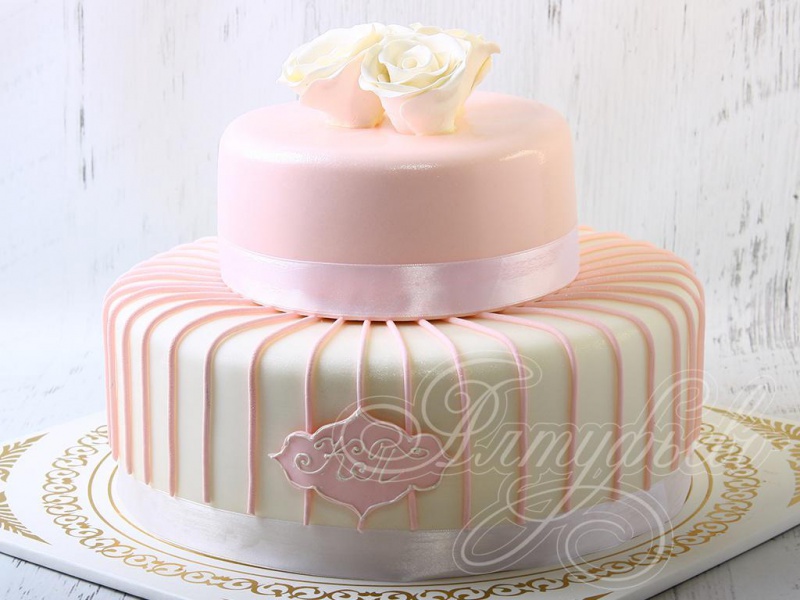 Торт розовый