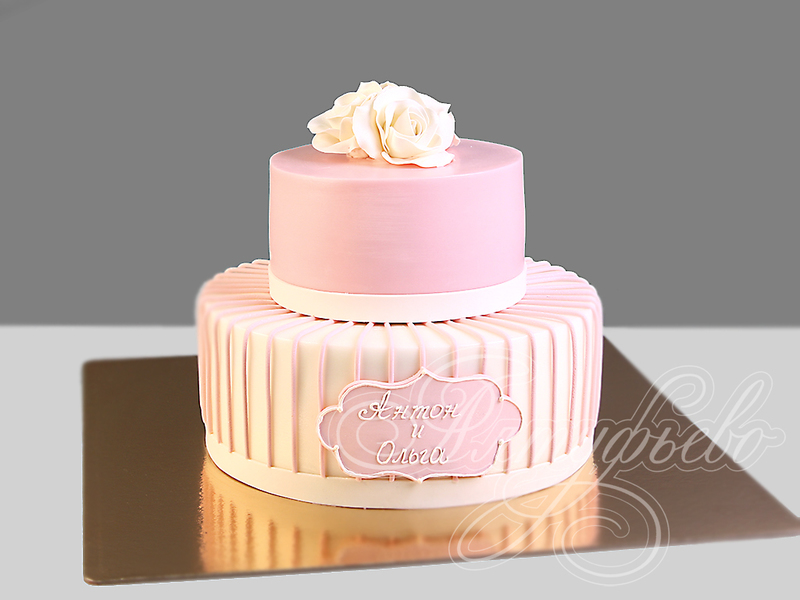 Свадебный торт с именами жениха и невесты розовый двухъярусный