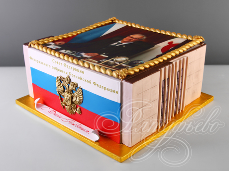Торт с гербом и флагом России