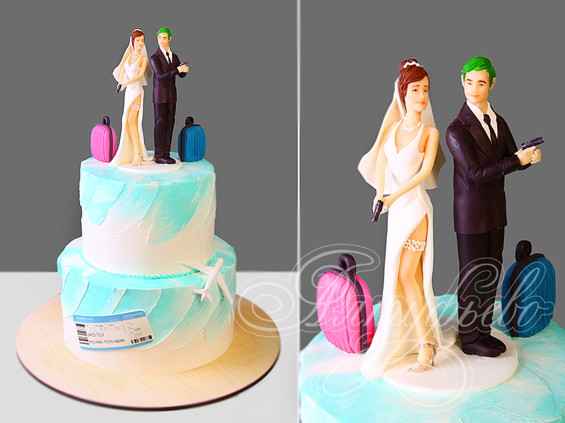 Необычный свадебный торт двухъярусный без мастики с фигурками