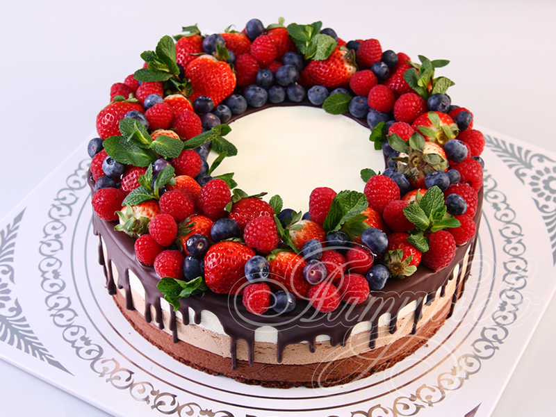 Торт с ягодами и фруктами 02121718