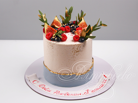 Торт с ягодами и физалисом 25051723 стоимостью 6 050 рублей - торты на  заказ ПРЕМИУМ-класса от КП «Алтуфьево»
