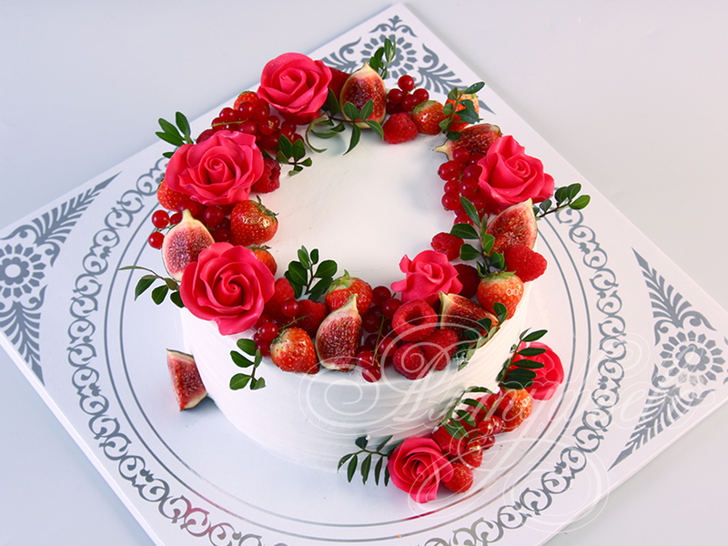 Торт с ягодами и фруктами 0711618