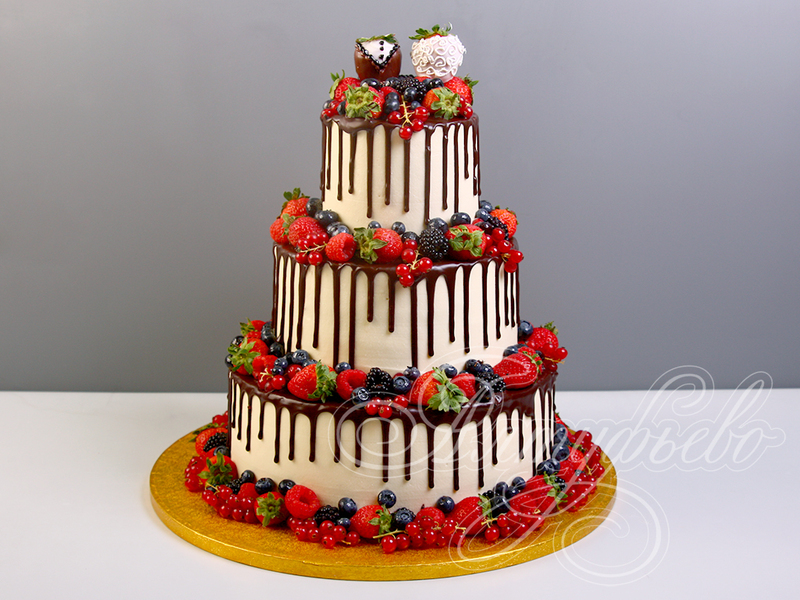 Классический свадебный с ягодами 10081219