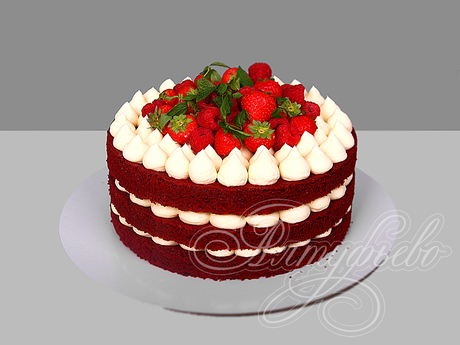Торт с открытыми коржами и клубникой