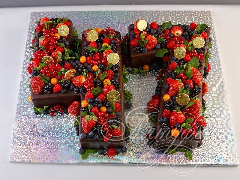 Торт с ягодами и фруктами 1302519