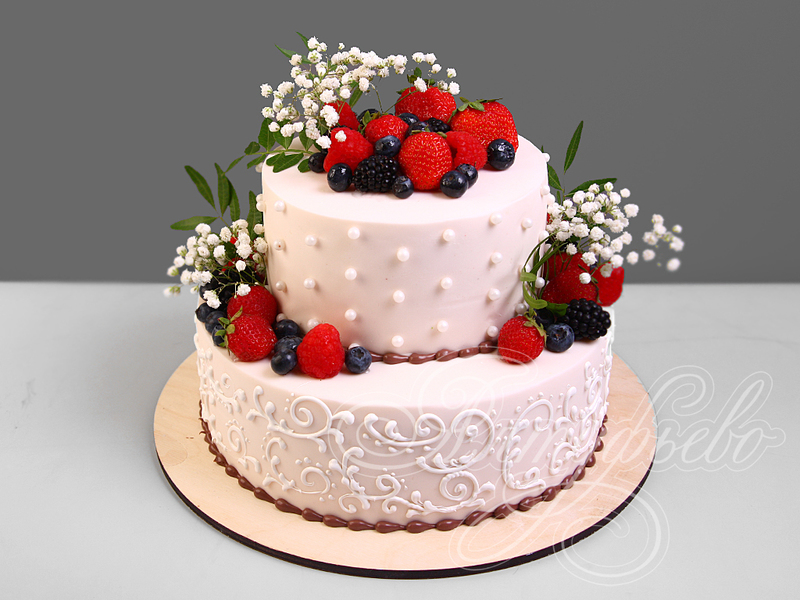 Торт с ягодами для женщины