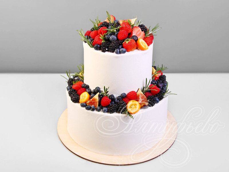 Белый свадебный с ягодами