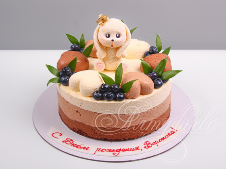 Шоколадный торт с зайкой и сердечками
