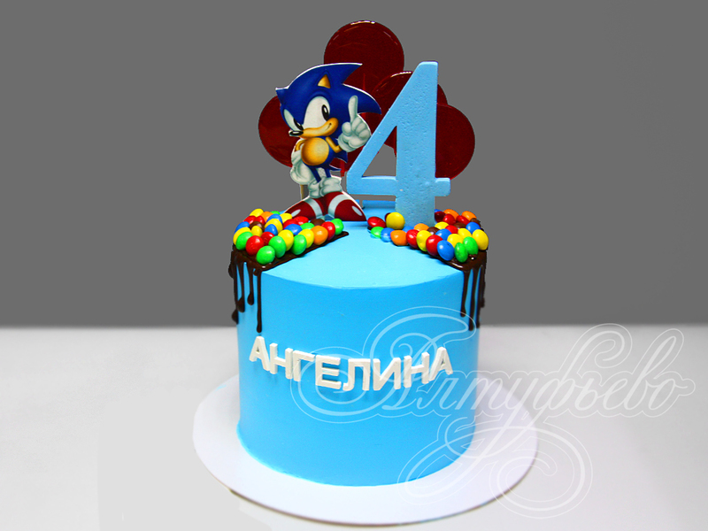 Торт девочке на день рождения в года голубого цвета кремовый со сливками без мастики с леденцами