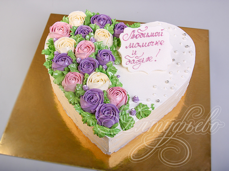 Торт Сердце с бутонами пионов