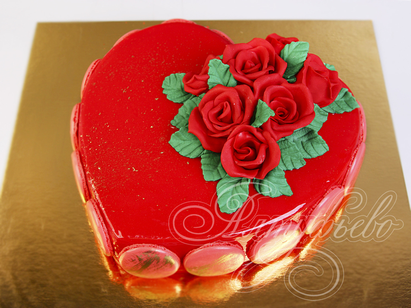 Торт Красное Сердце с розами 13021520