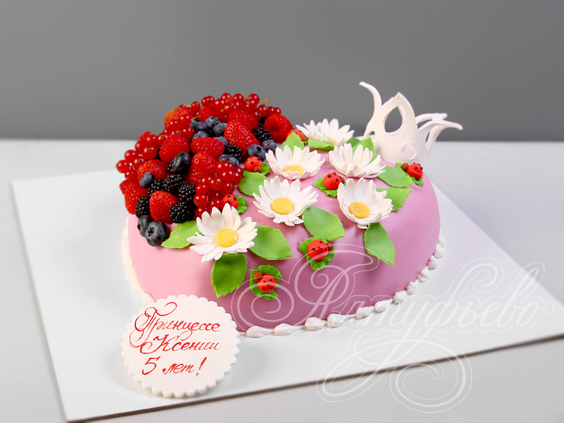 Торт Сердце с ягодами и короной 2508719